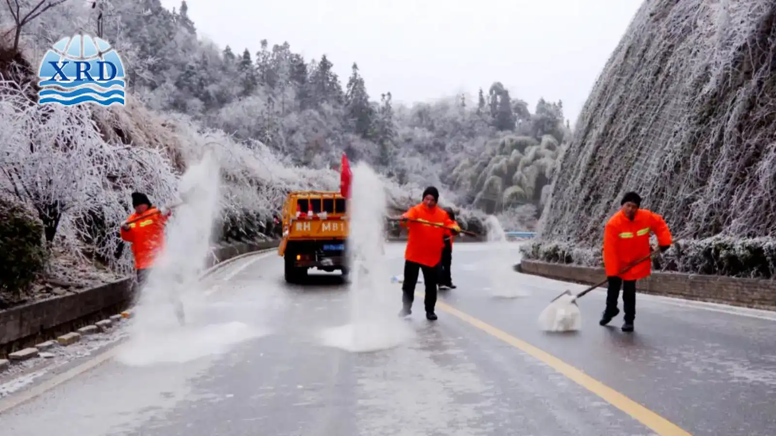 Magnesium Chloride vs. Calcium Chloride: Which Ice Melt is Better?