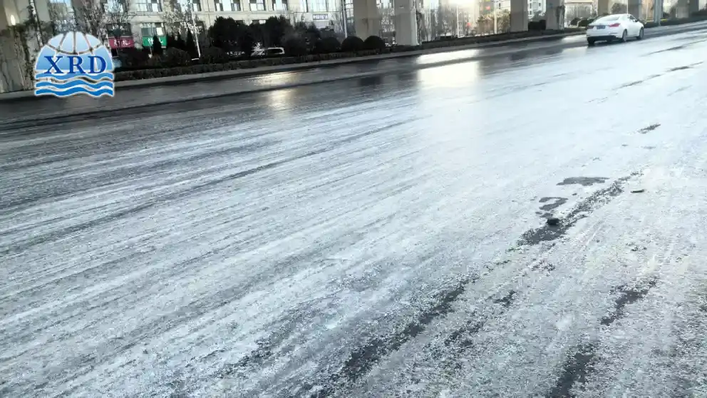 Reducción del riesgo de recongelación Aplicaciones de cloruro de calcio en el deshielo de carreteras en invierno